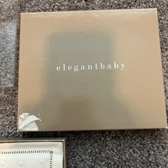 Elegant Baby Heirloom Bible in gift box - Picture 5 of 12